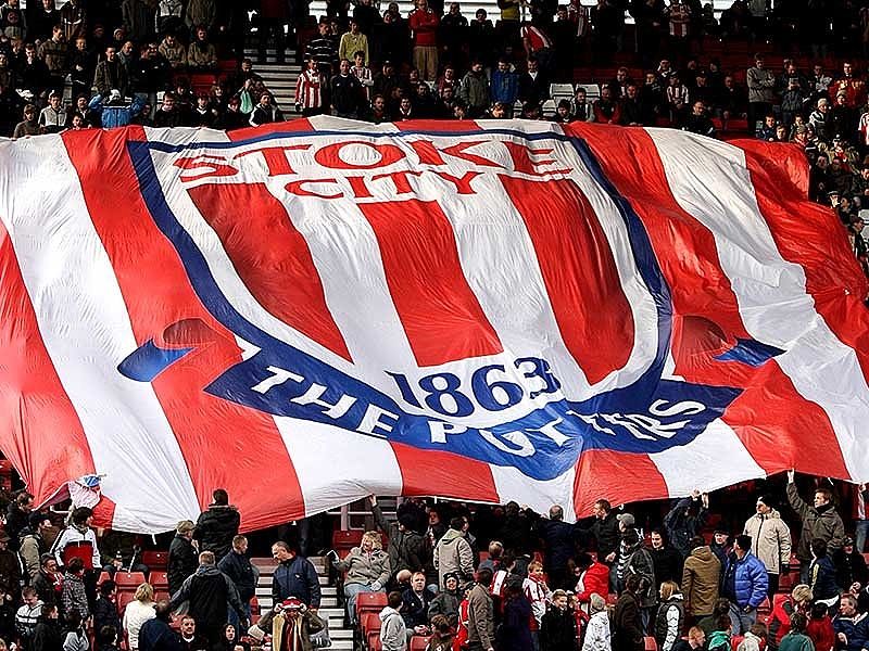 CĐV trung thành của Stoke City tại sân Bet365 Stadium