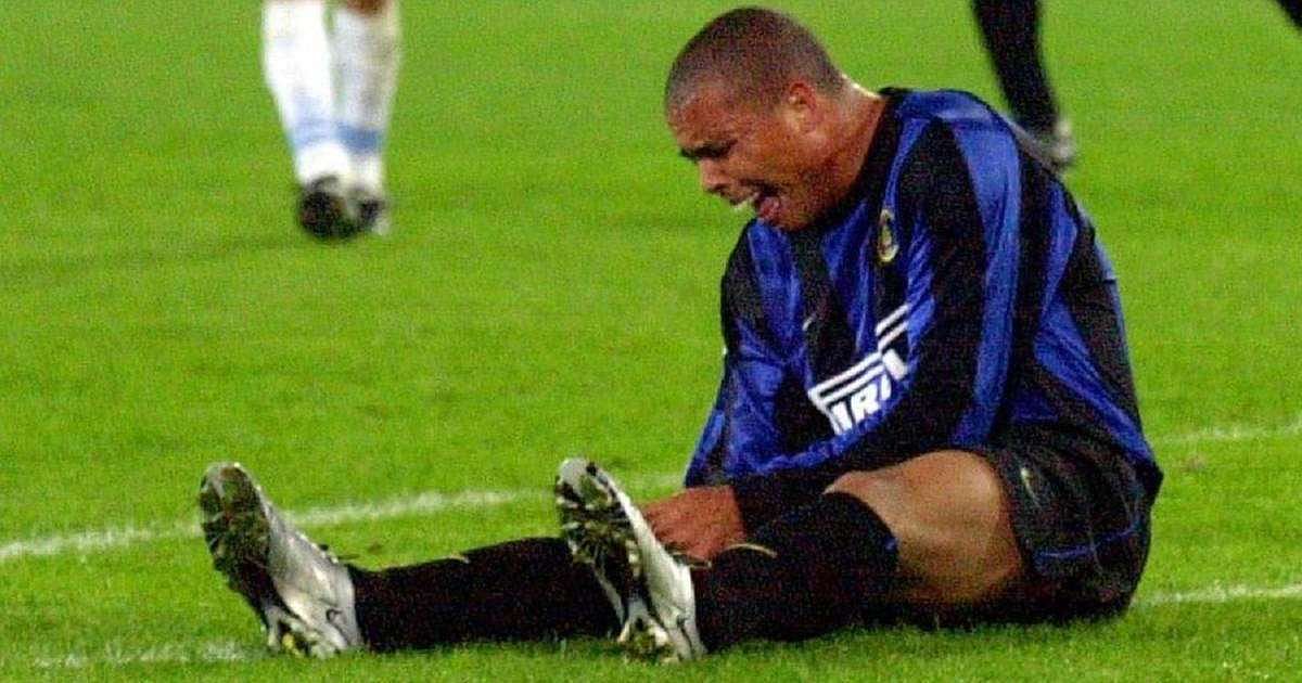 Ronaldo bị đứt gân đầu gối ngày 12/4/2000