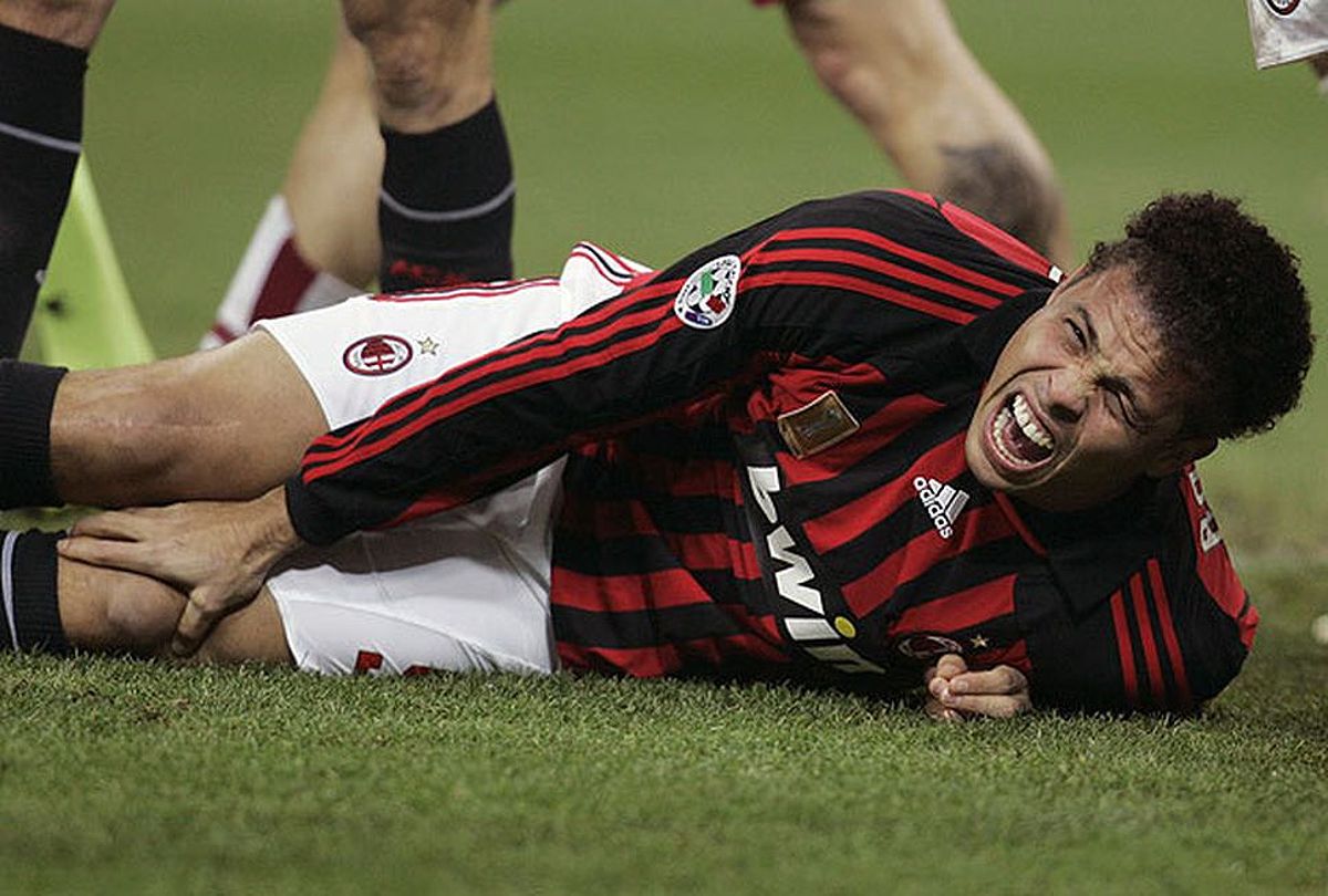 Ronaldo chấn thương trong màu áo Milan 2008