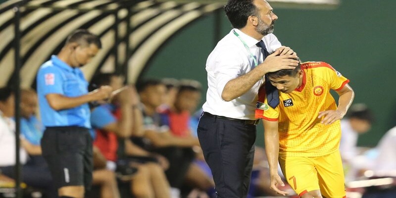 Toàn cảnh huấn luyện viên bị sa thải mới nhất và sóng ngầm hậu trường